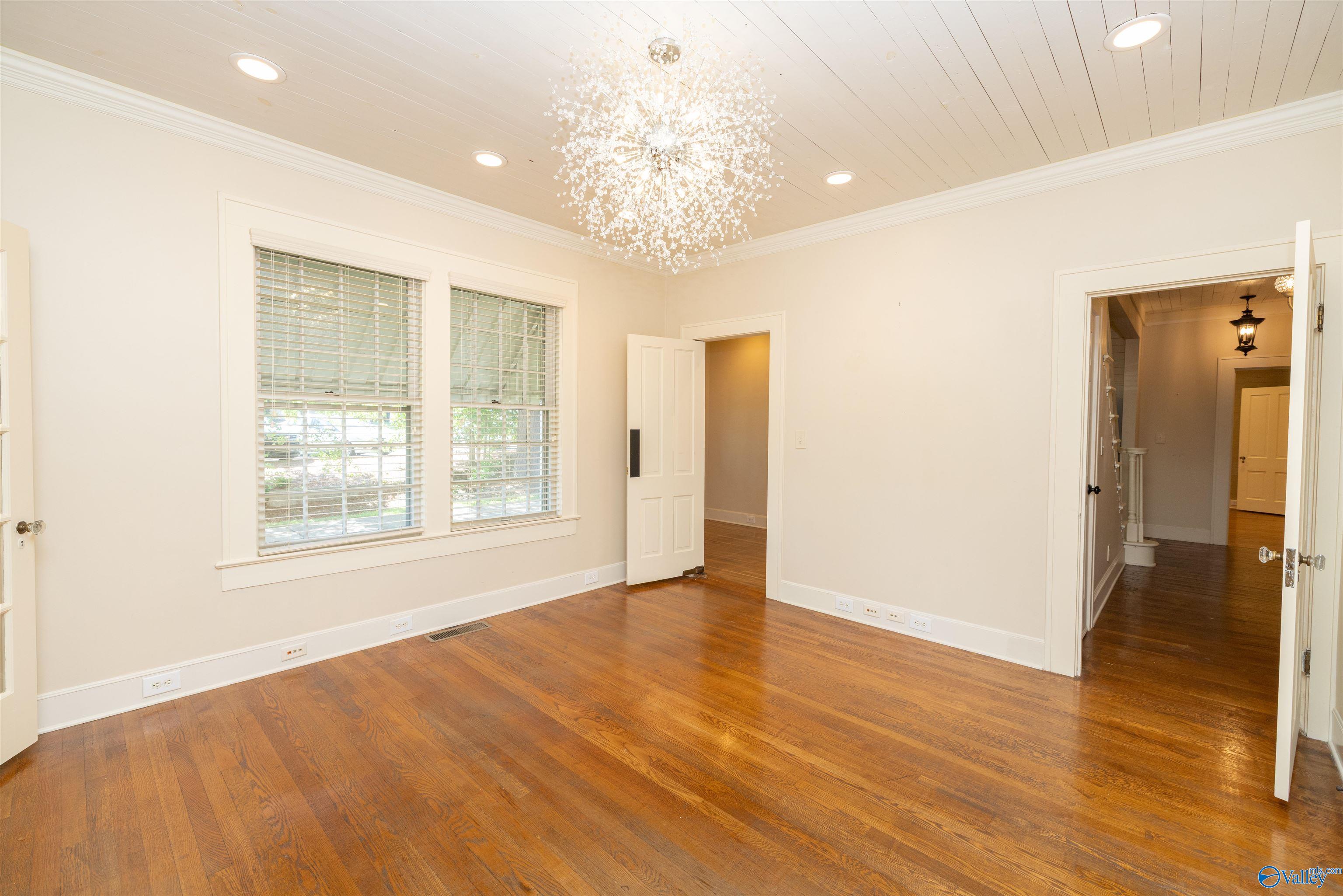 278 Bexar Avenue W
