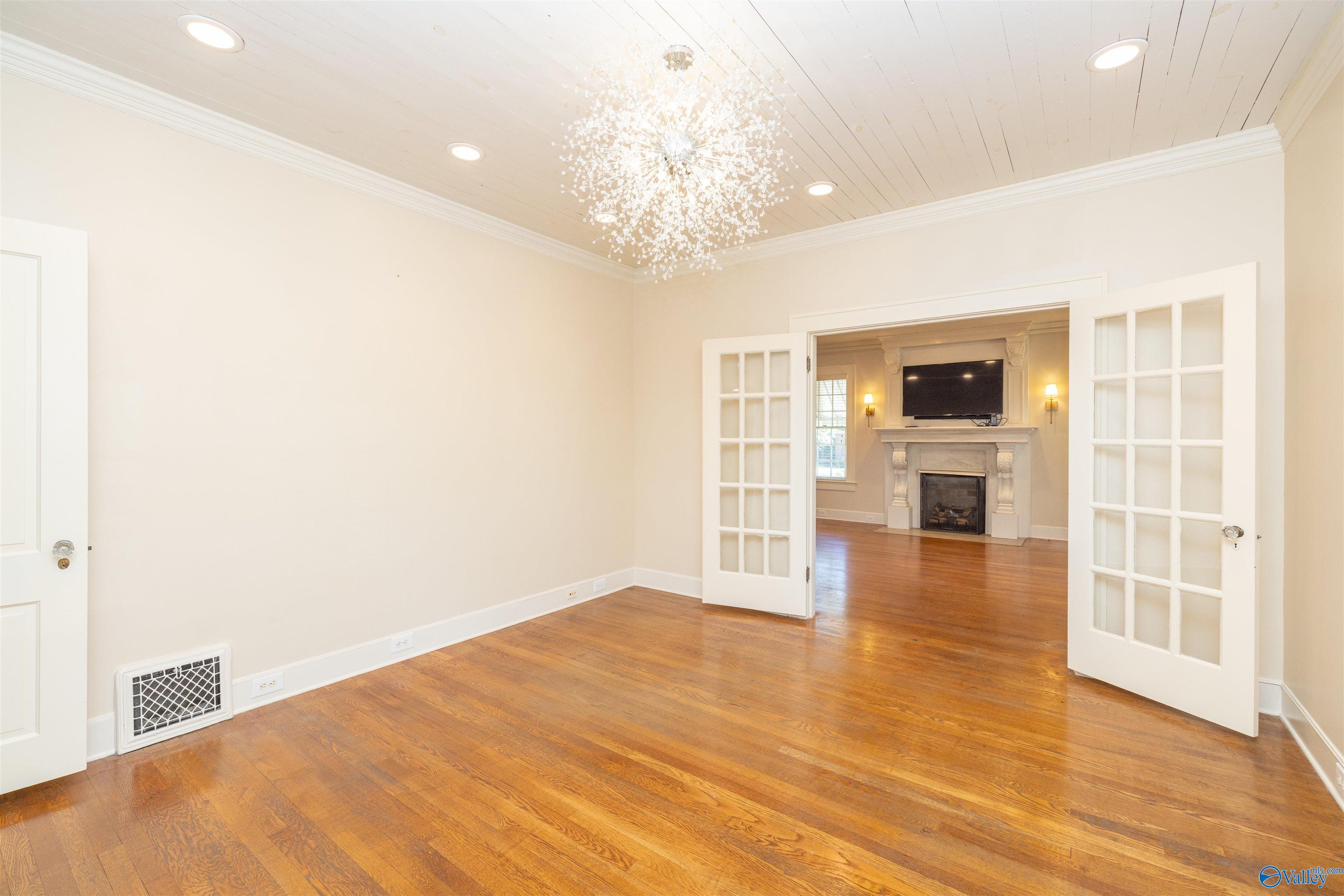 278 Bexar Avenue W