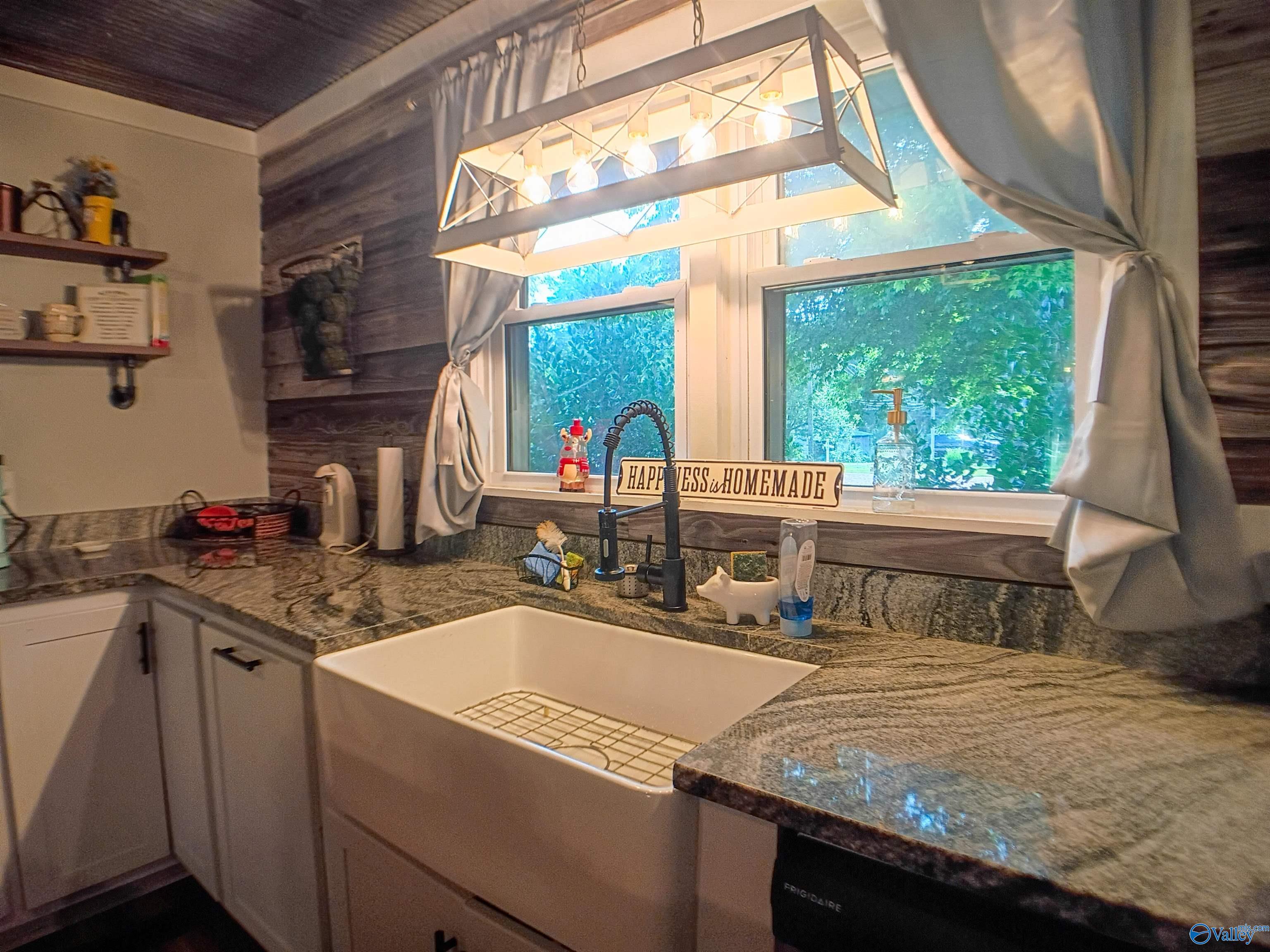 186 Flagstone Trail
