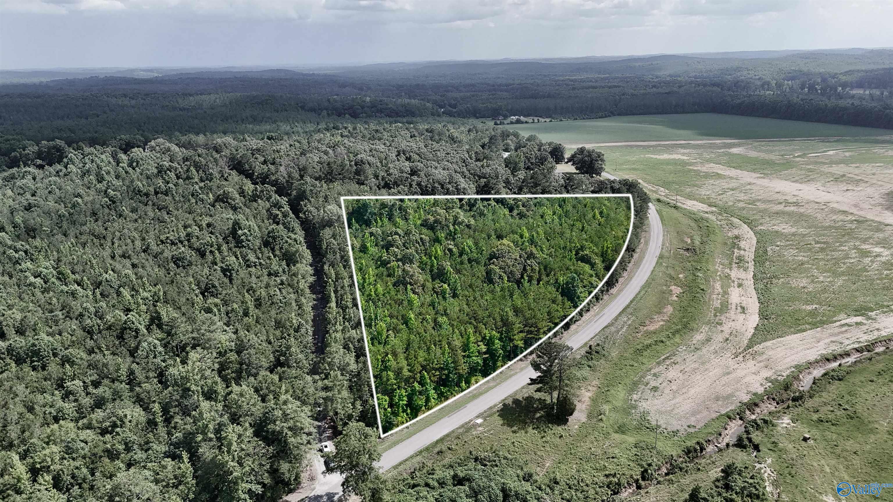 4.8 ACRES County Road 33