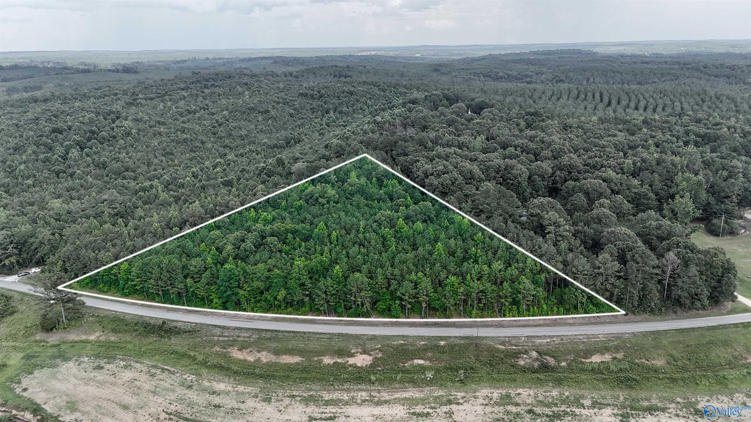 4.8 ACRES County Road 33