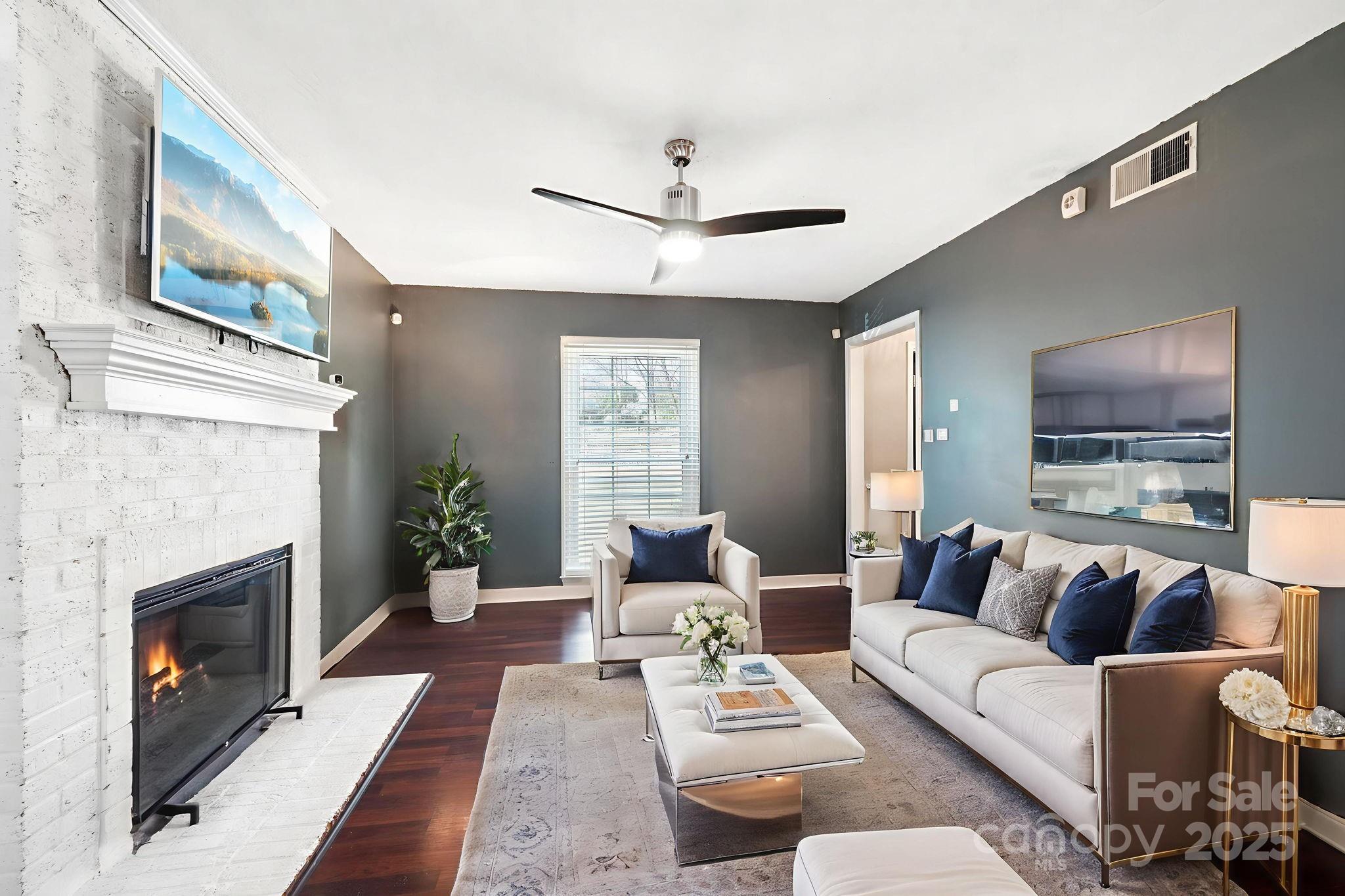 3016 Heathcroft Court