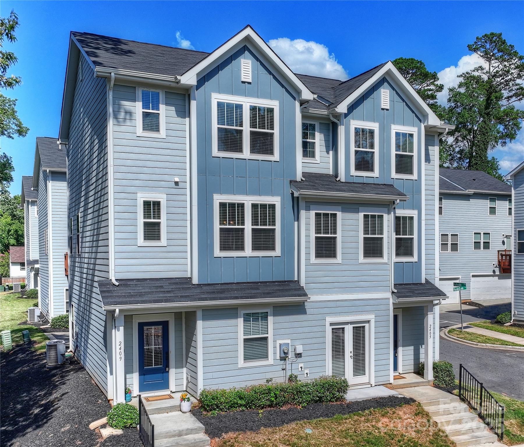 2409 Via del Conte Alley