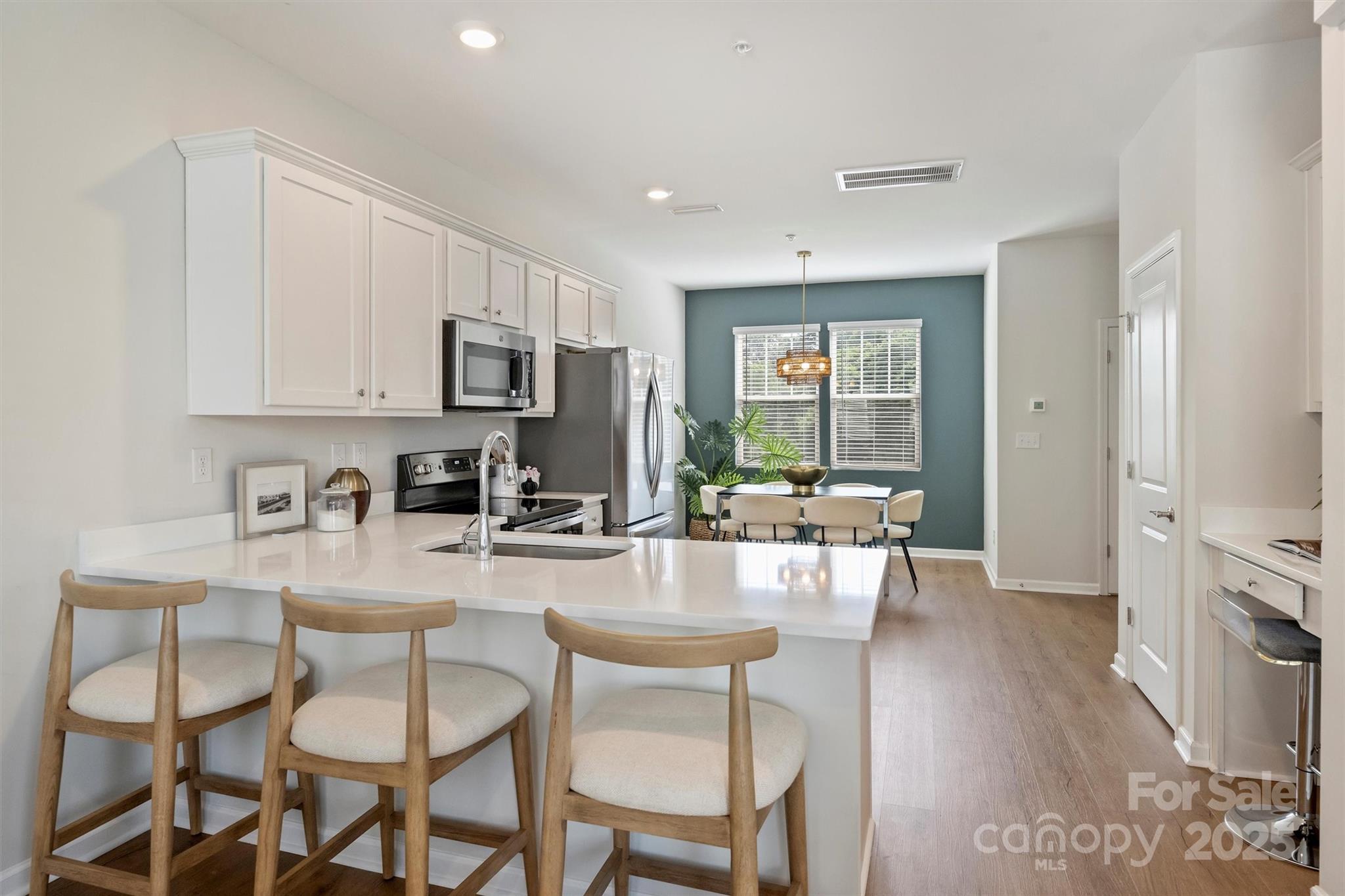 2409 Via del Conte Alley