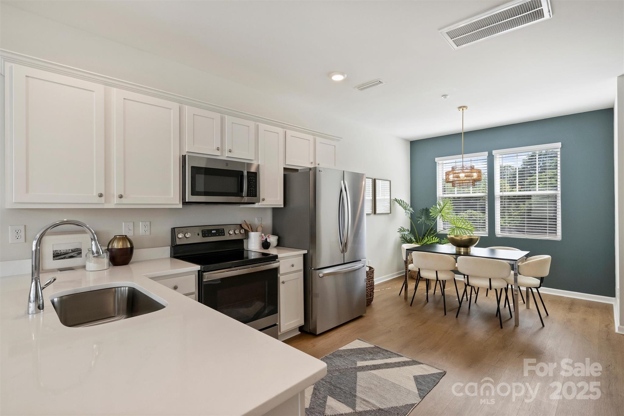 2409 Via del Conte Alley