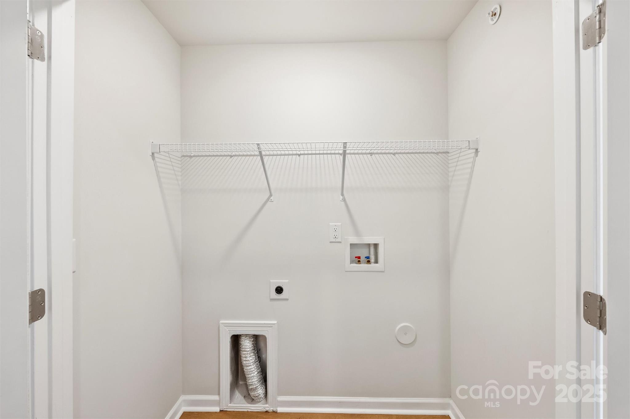 2409 Via del Conte Alley