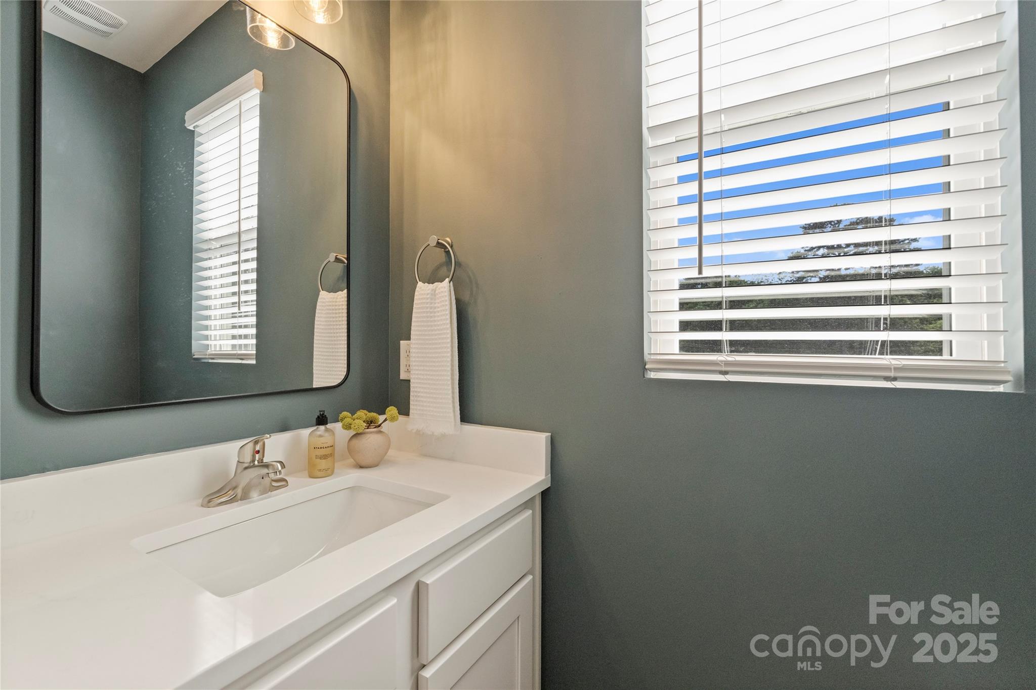 2409 Via del Conte Alley