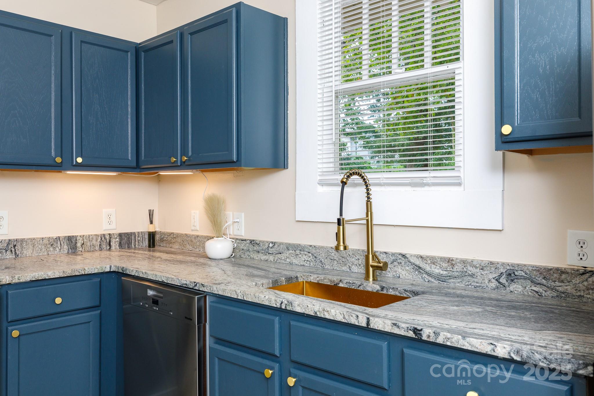 2100 Highland Street