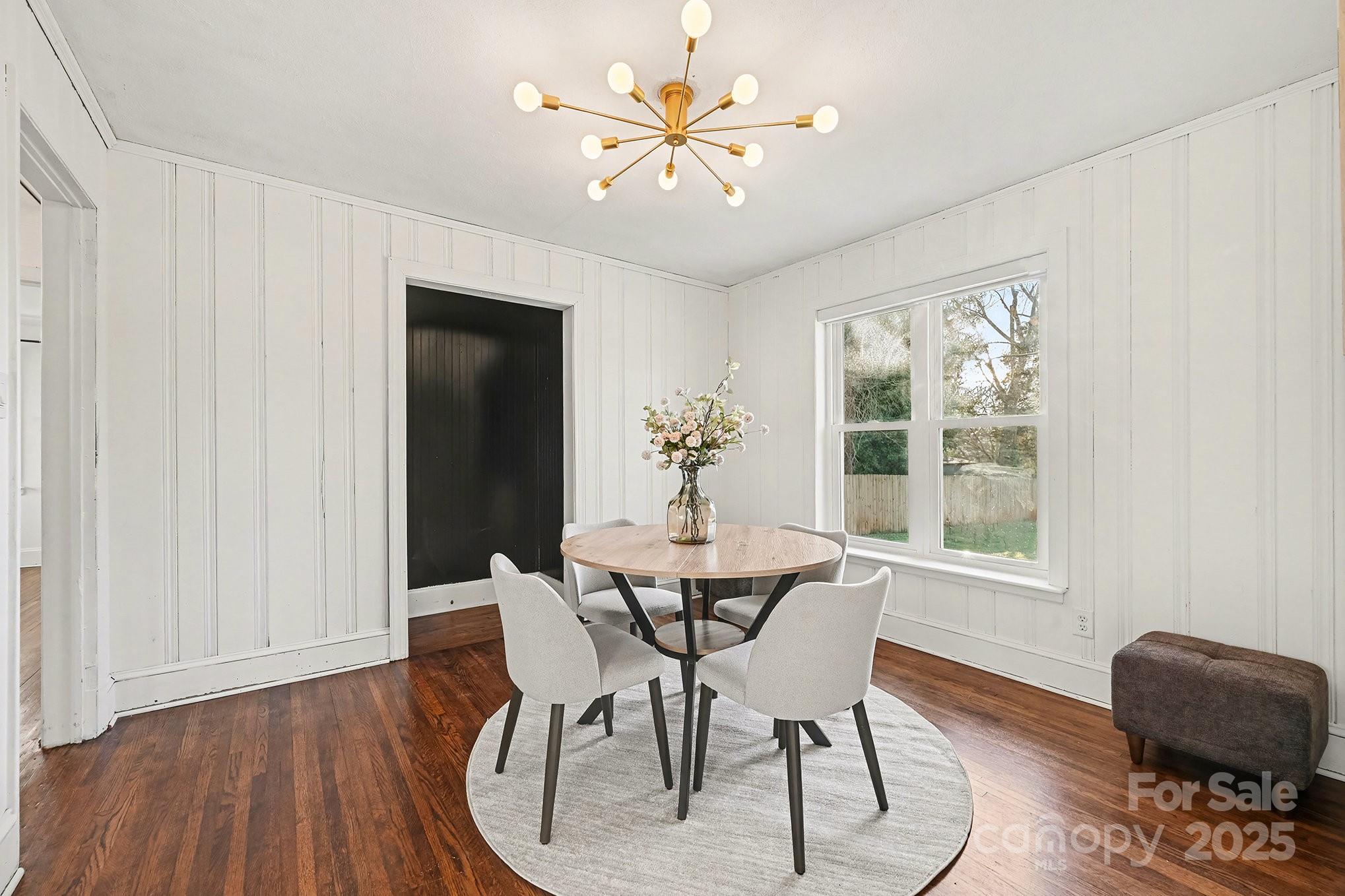 2218 Amesbury Avenue