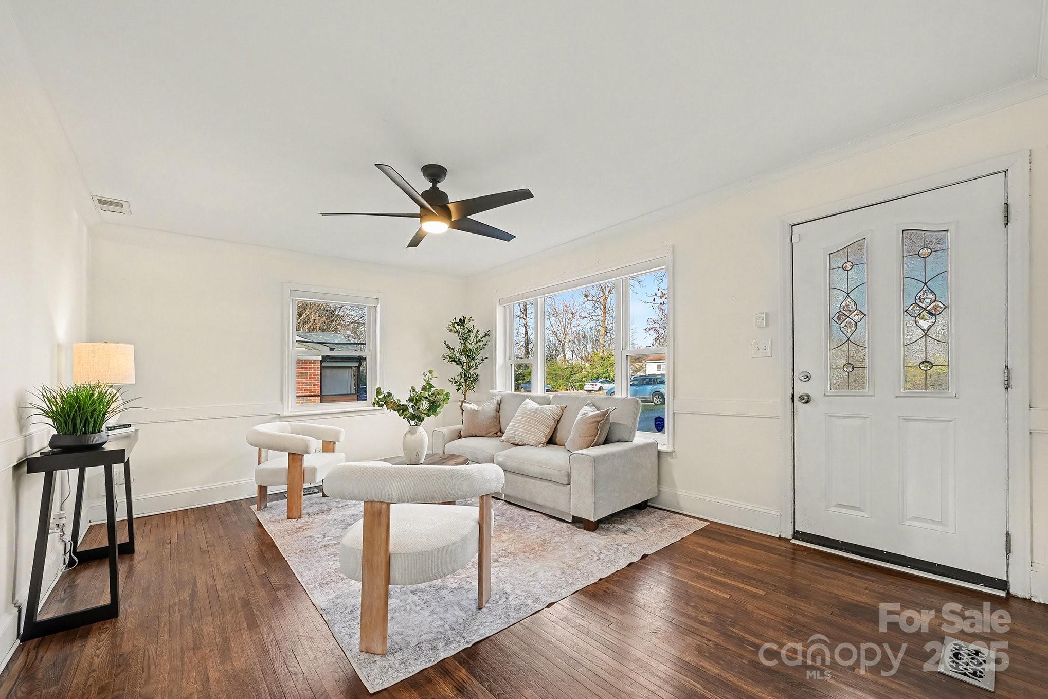 2218 Amesbury Avenue