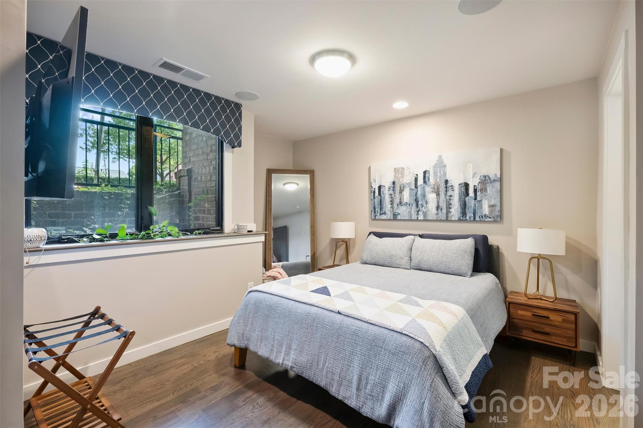 416 E 33rd Street