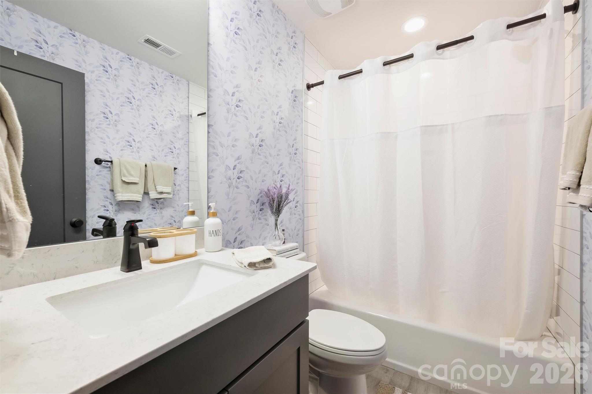 416 E 33rd Street