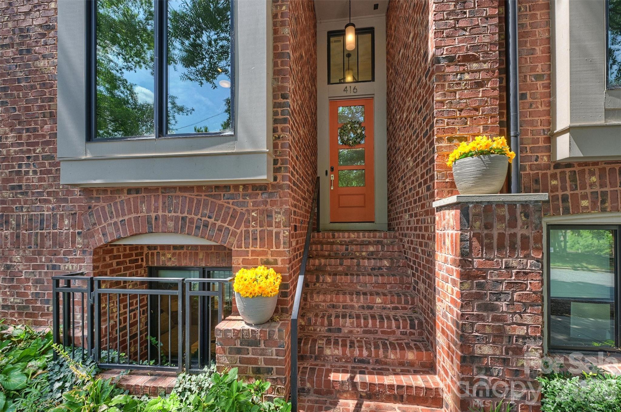 416 E 33rd Street