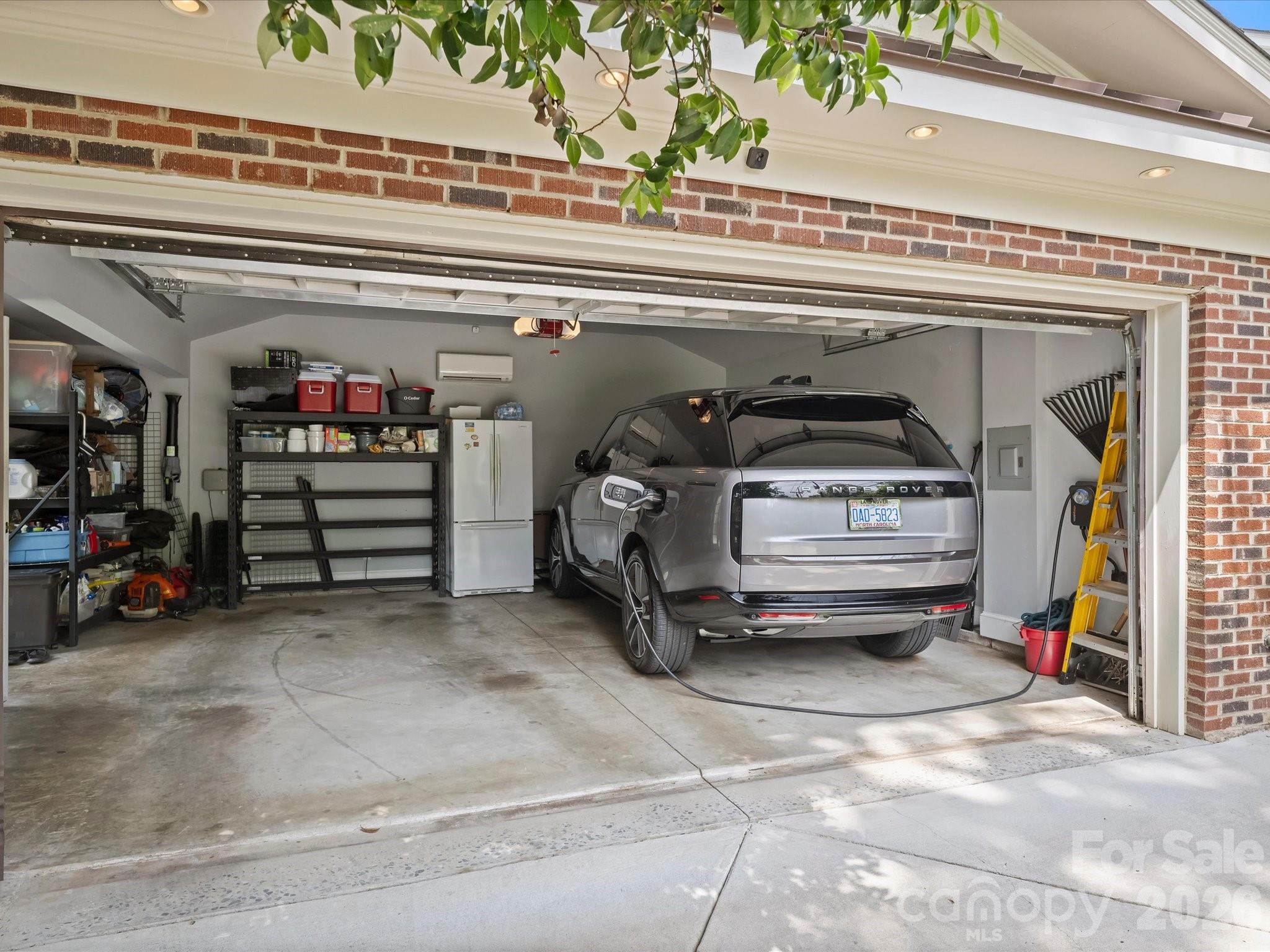 943 Romany Road