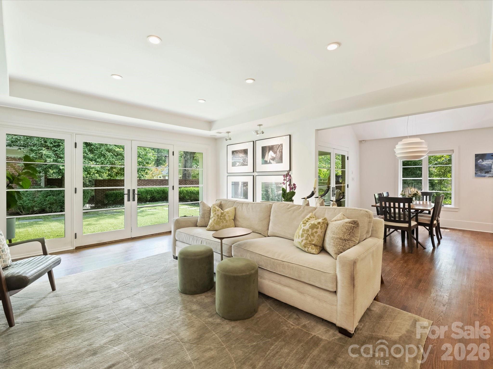 943 Romany Road