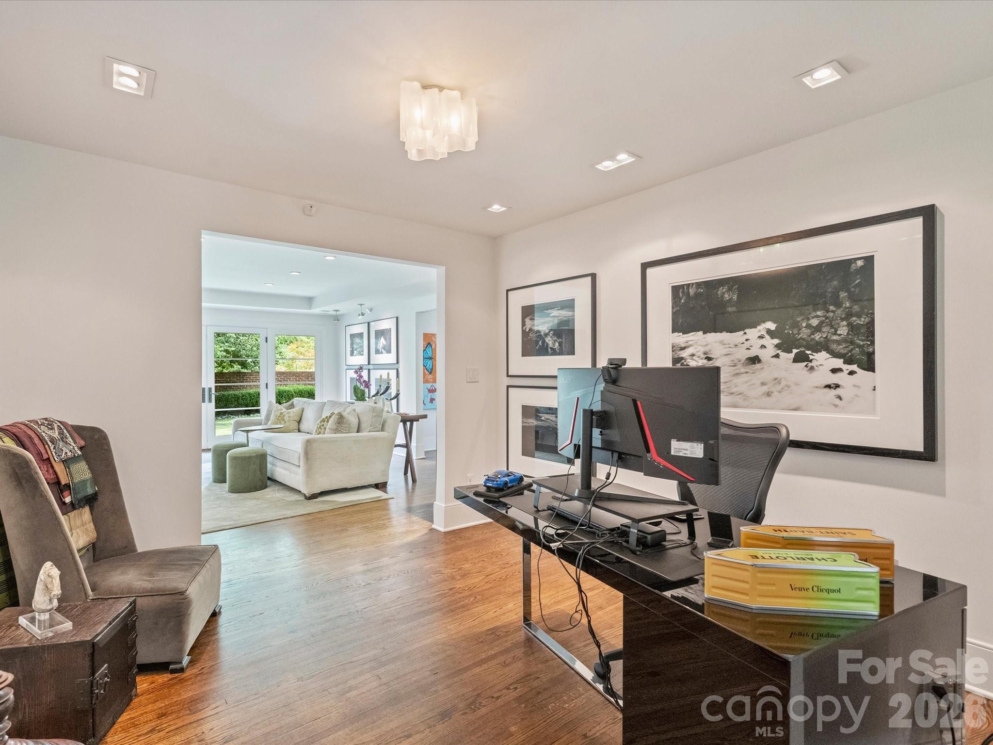 943 Romany Road