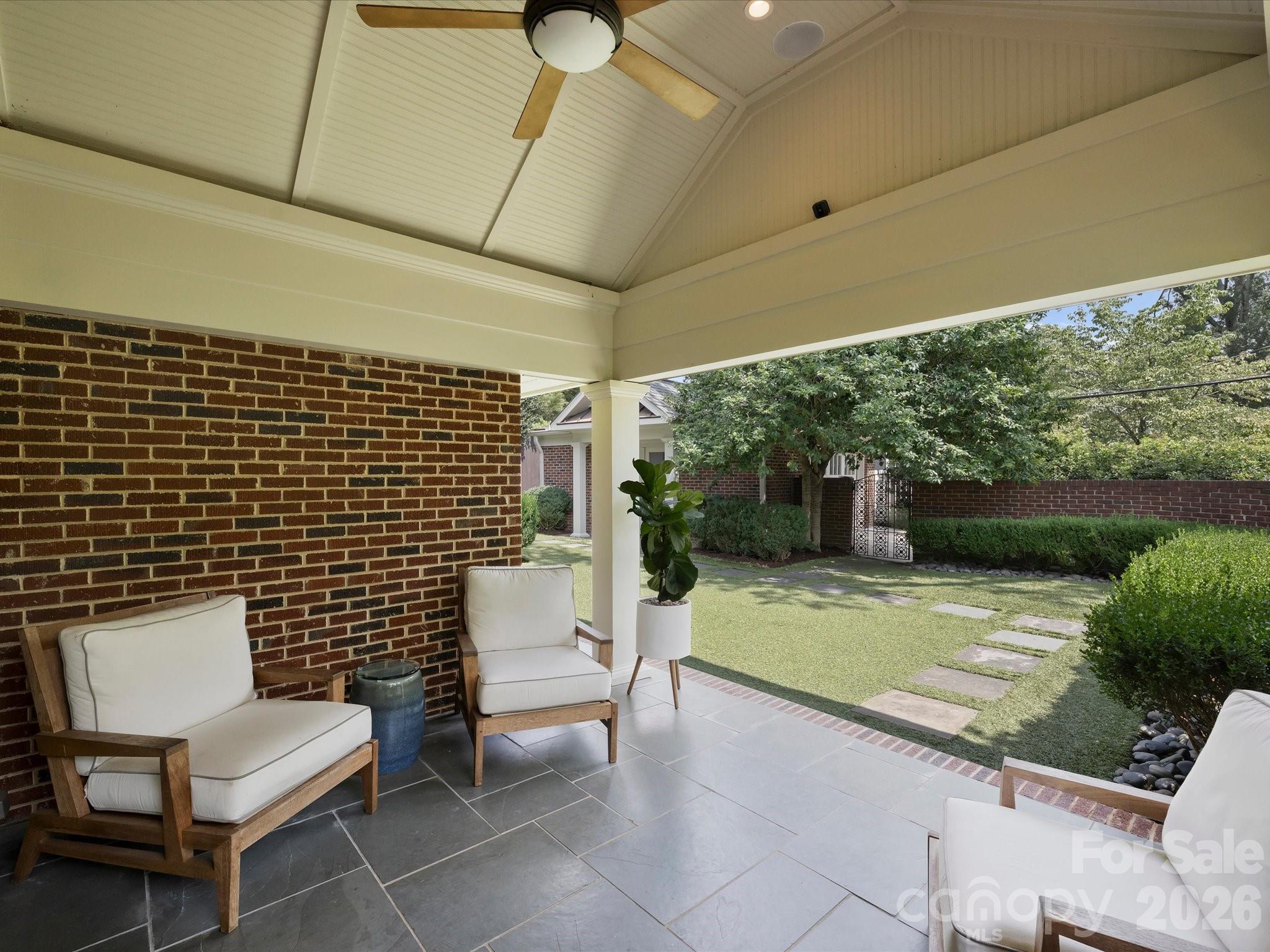 943 Romany Road