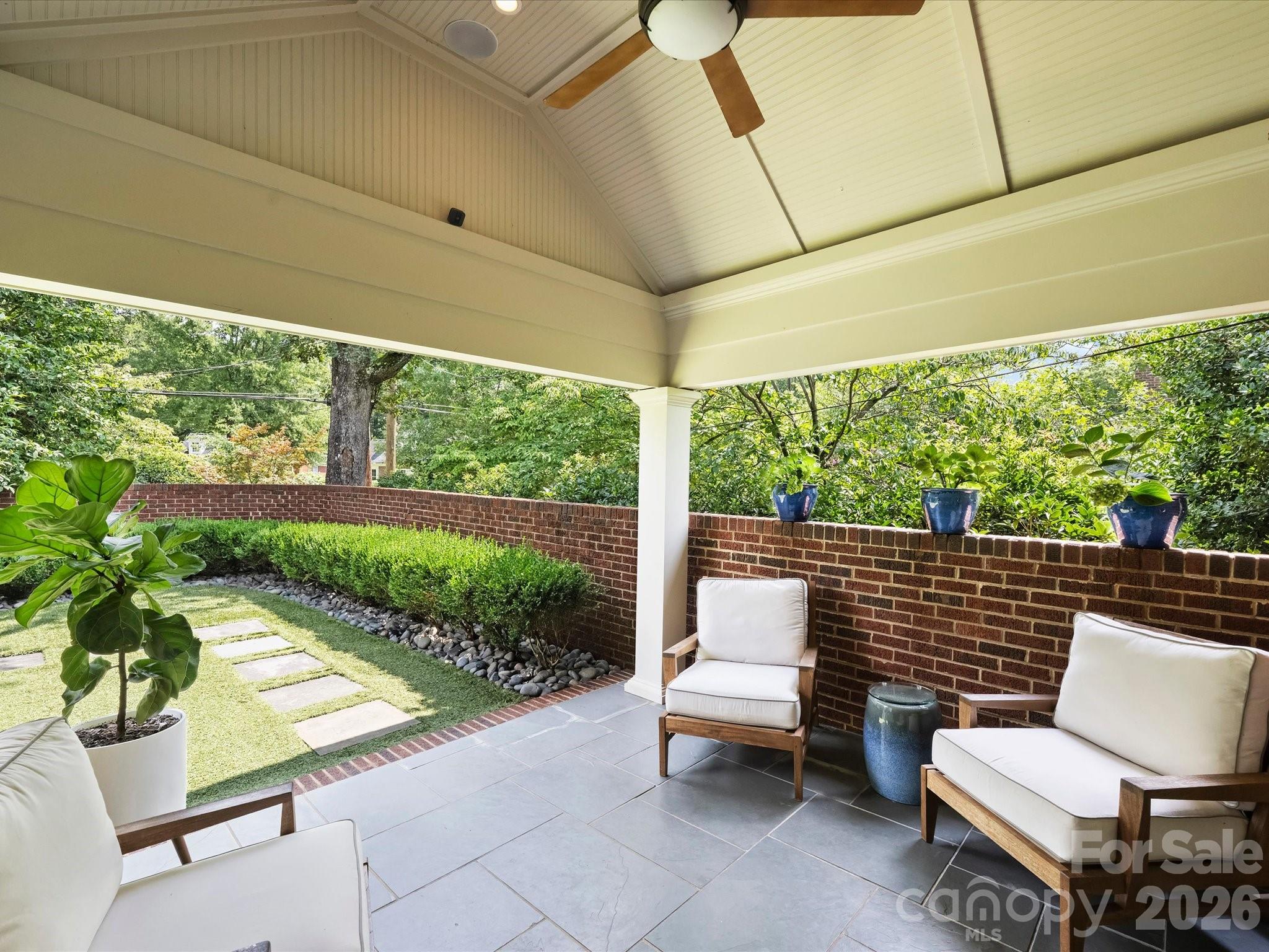 943 Romany Road