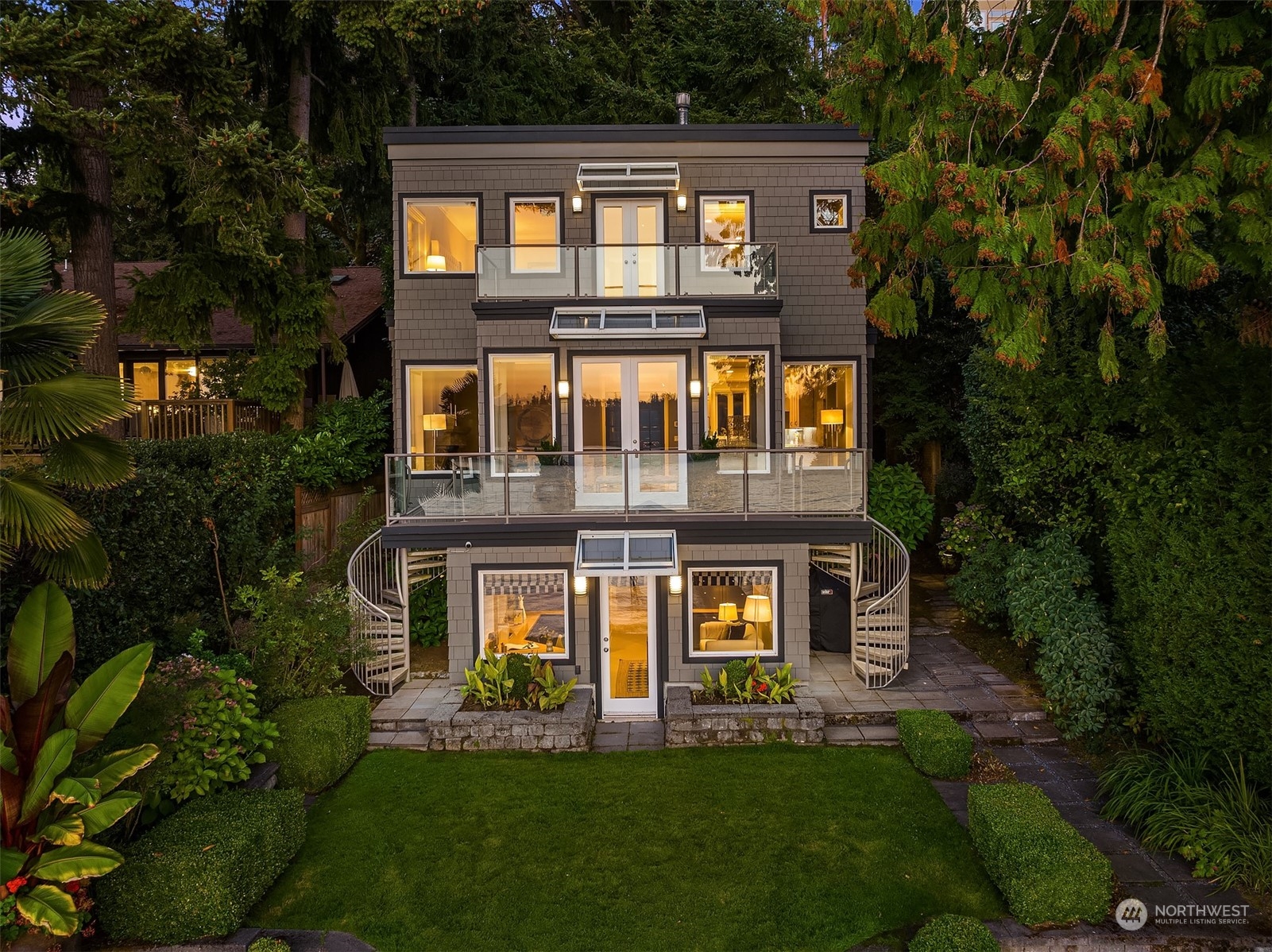 4879 Forest Avenue SE