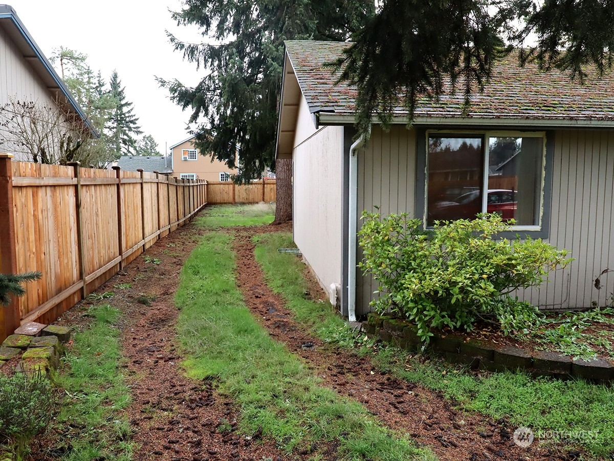 1106 NW Rhoton Court