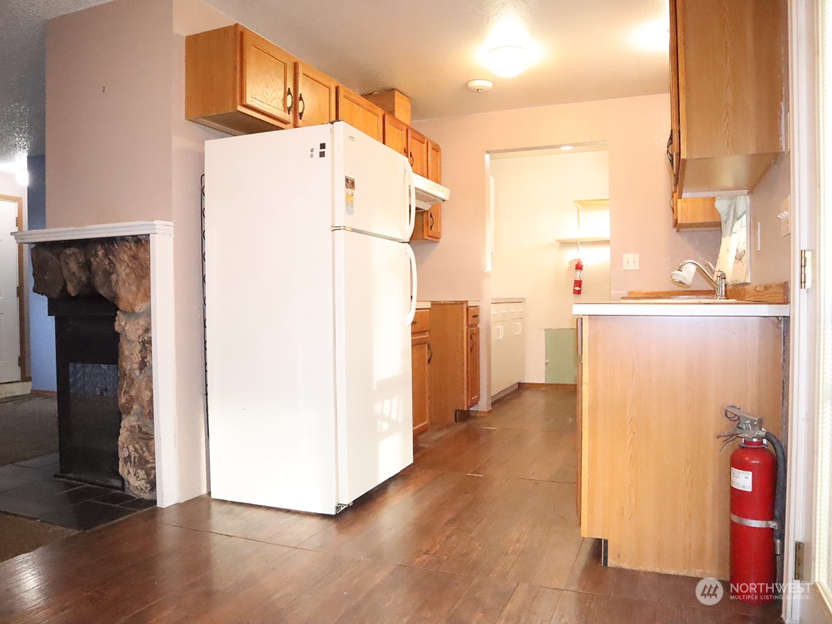 1106 NW Rhoton Court