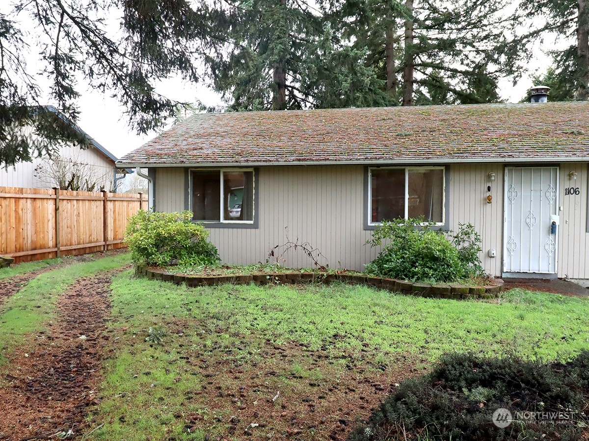 1106 NW Rhoton Court