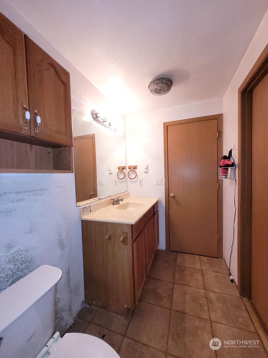 1106 NW Rhoton Court