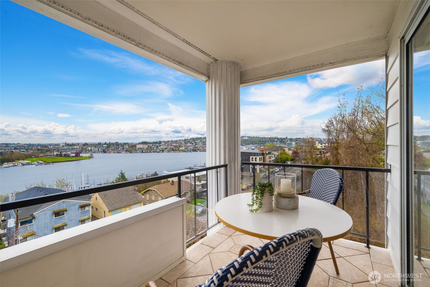 2565 Dexter Avenue N Unit: 501