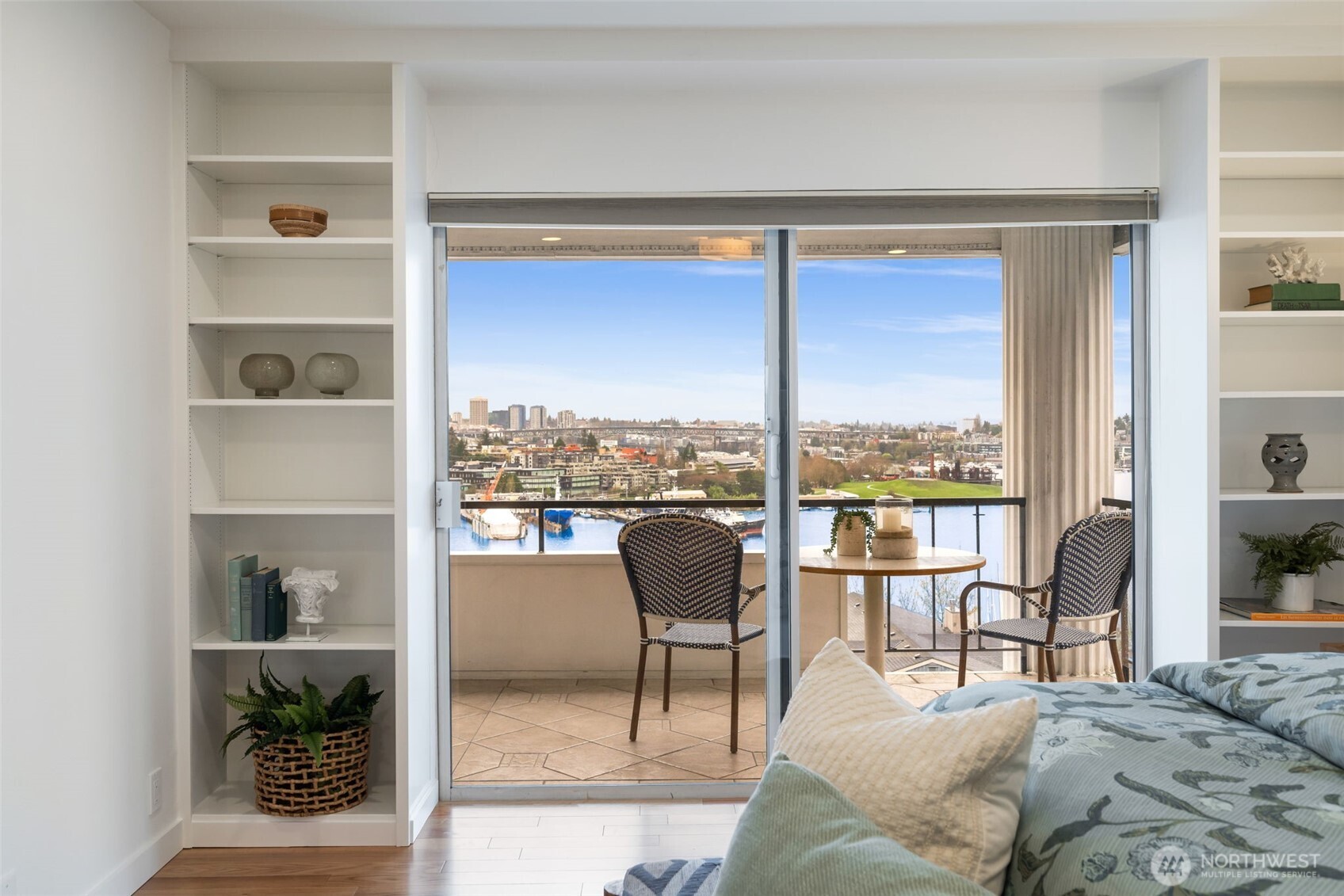 2565 Dexter Avenue N Unit: 501