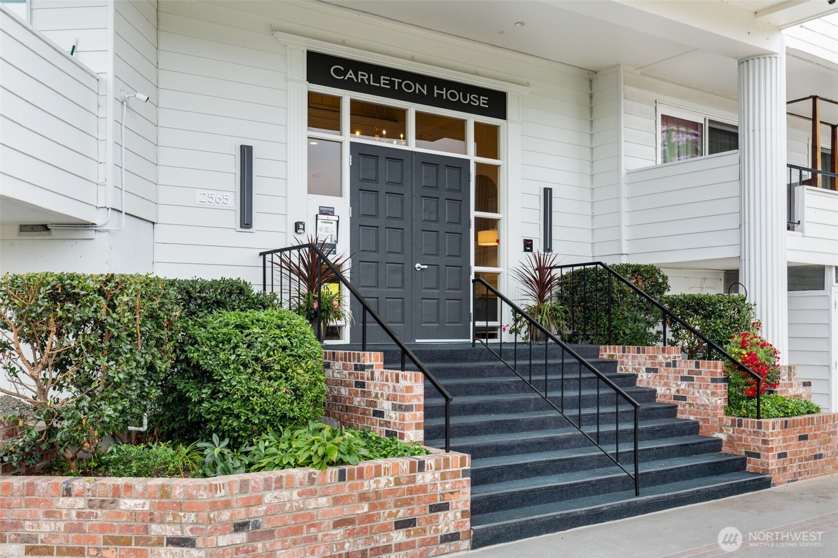 2565 Dexter Avenue N Unit: 501