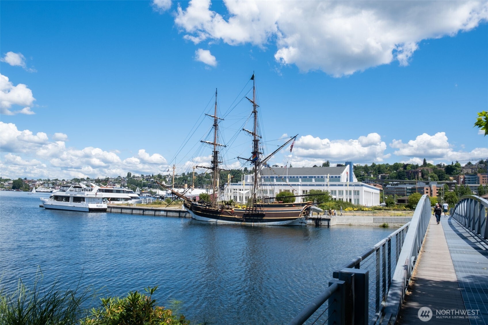 2565 Dexter Avenue N Unit: 501