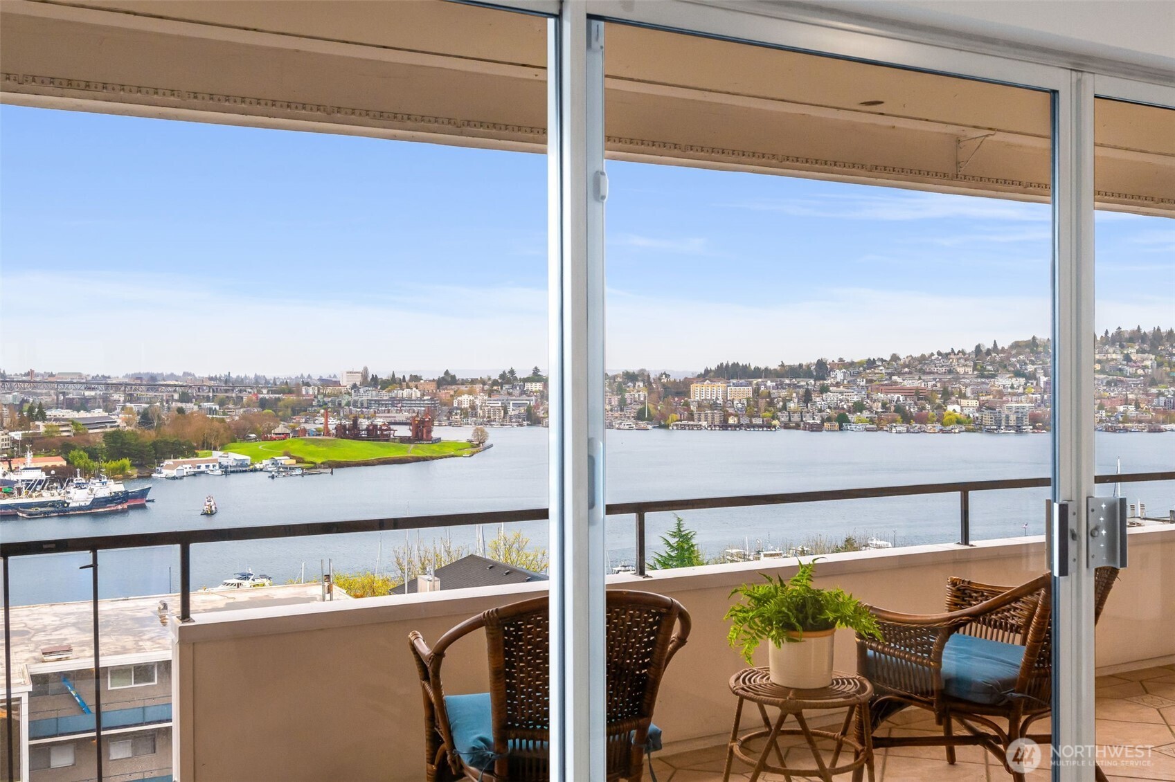 2565 Dexter Avenue N Unit: 501