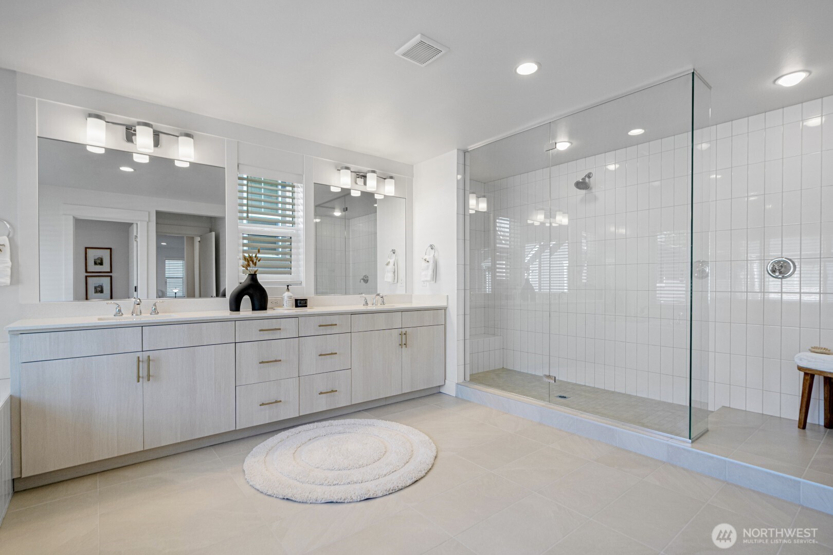 1437 240th Avenue NE