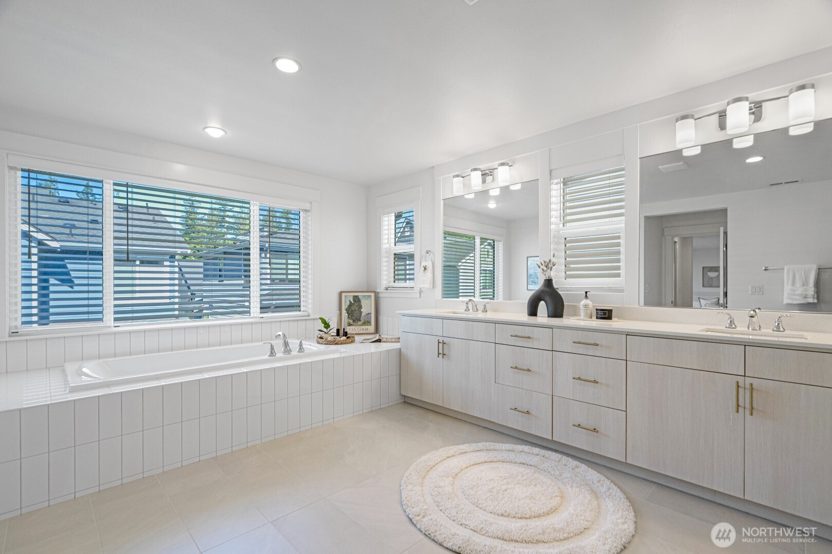 1437 240th Avenue NE