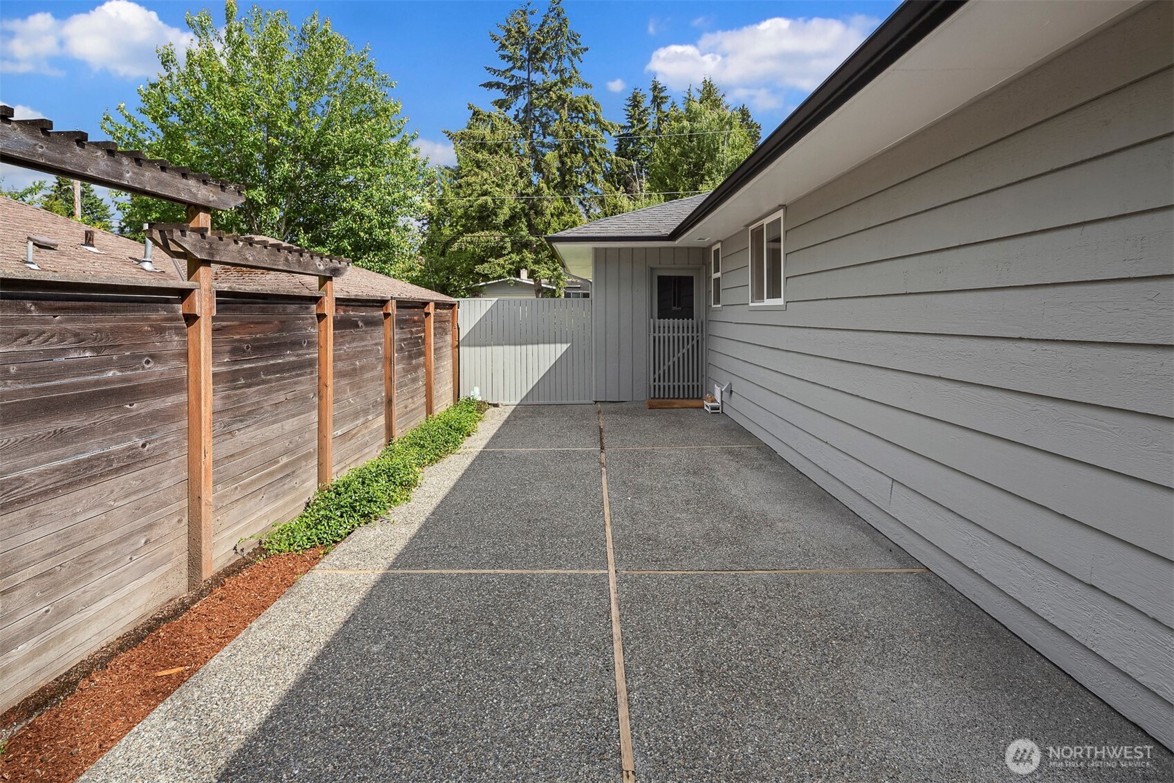 9712 SE 41st