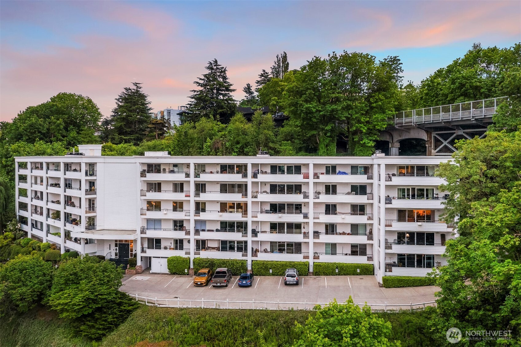 2565 Dexter Avenue N Unit: 303