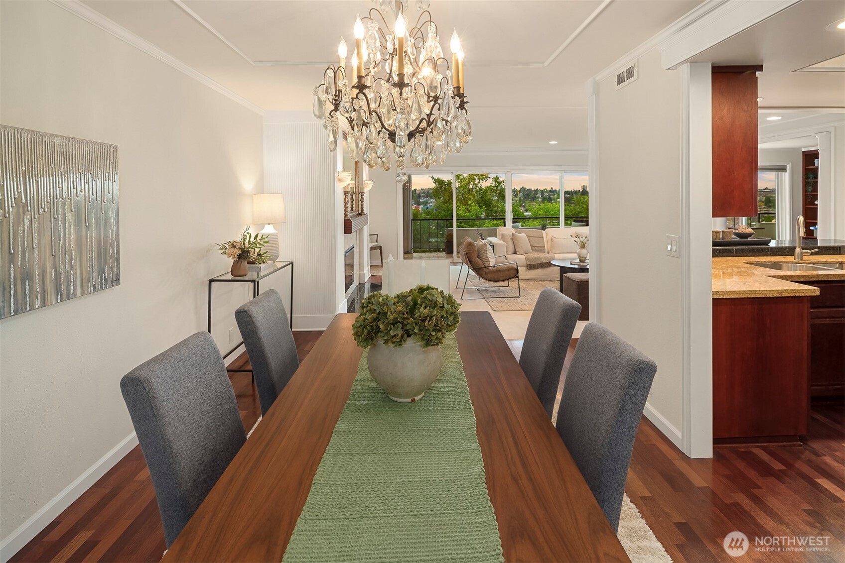 2565 Dexter Avenue N Unit: 303