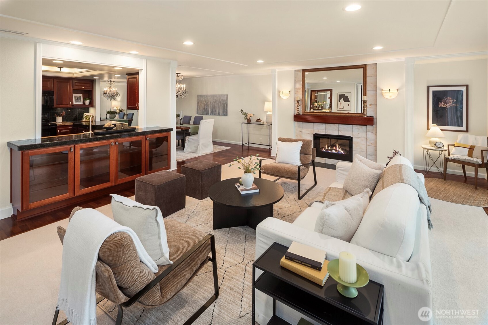 2565 Dexter Avenue N Unit: 303