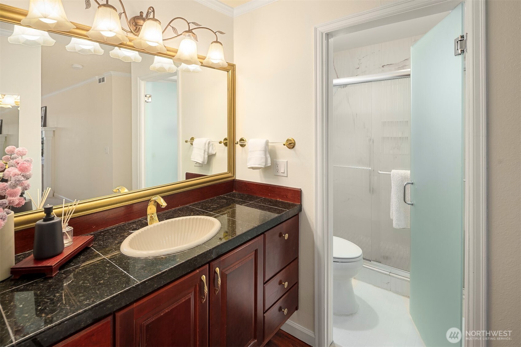 2565 Dexter Avenue N Unit: 303