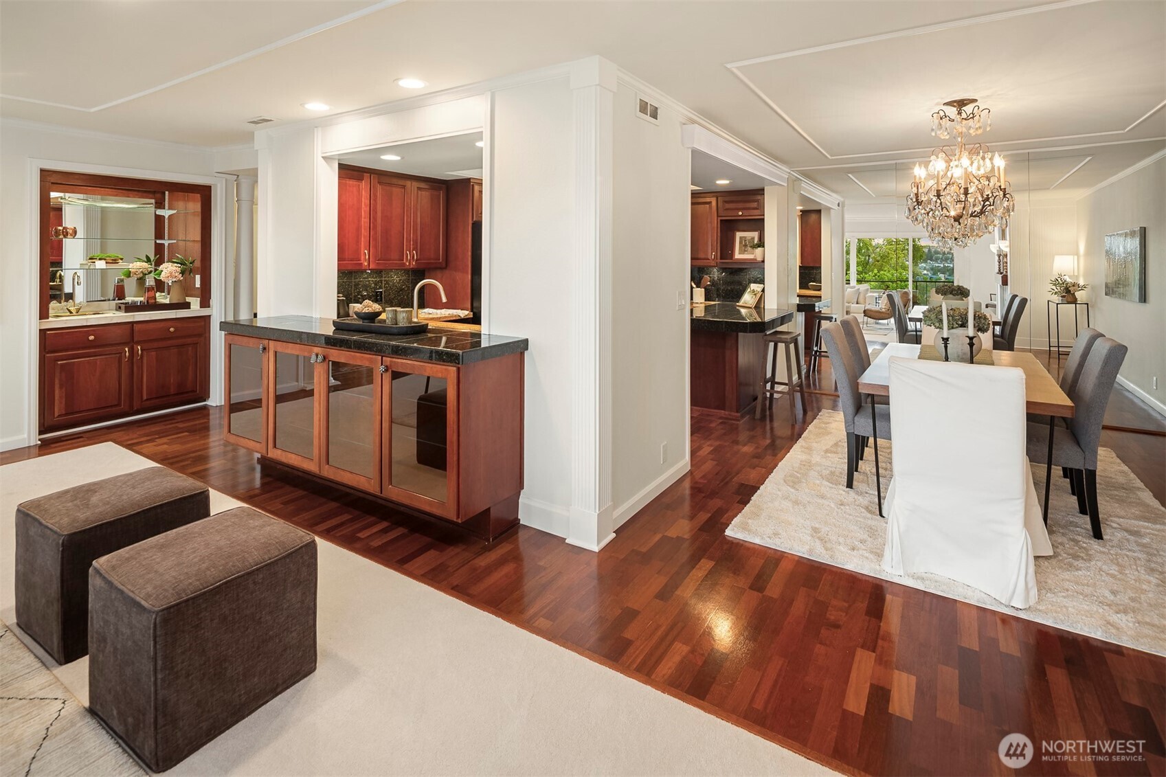 2565 Dexter Avenue N Unit: 303