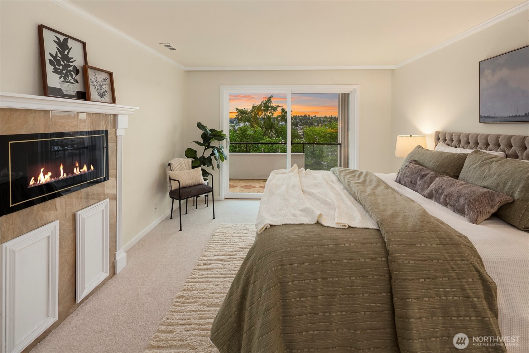 2565 Dexter Avenue N Unit: 303