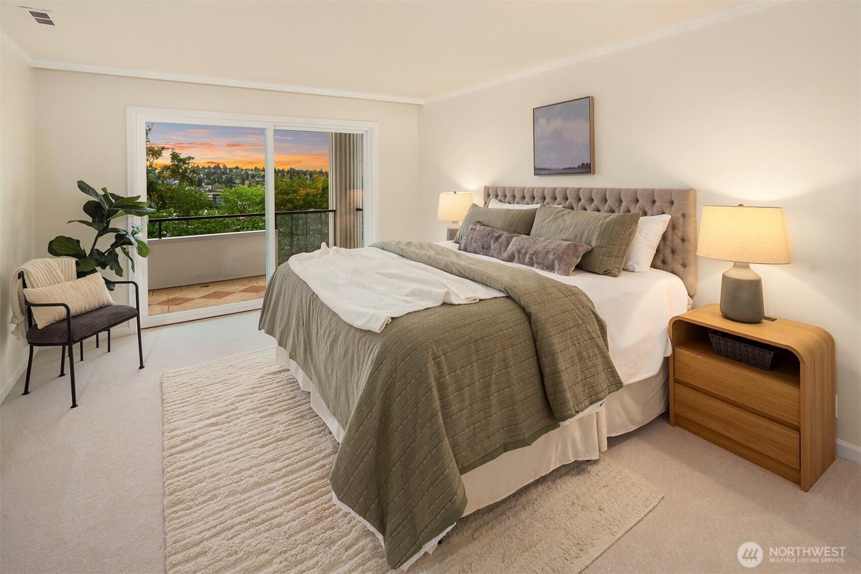 2565 Dexter Avenue N Unit: 303