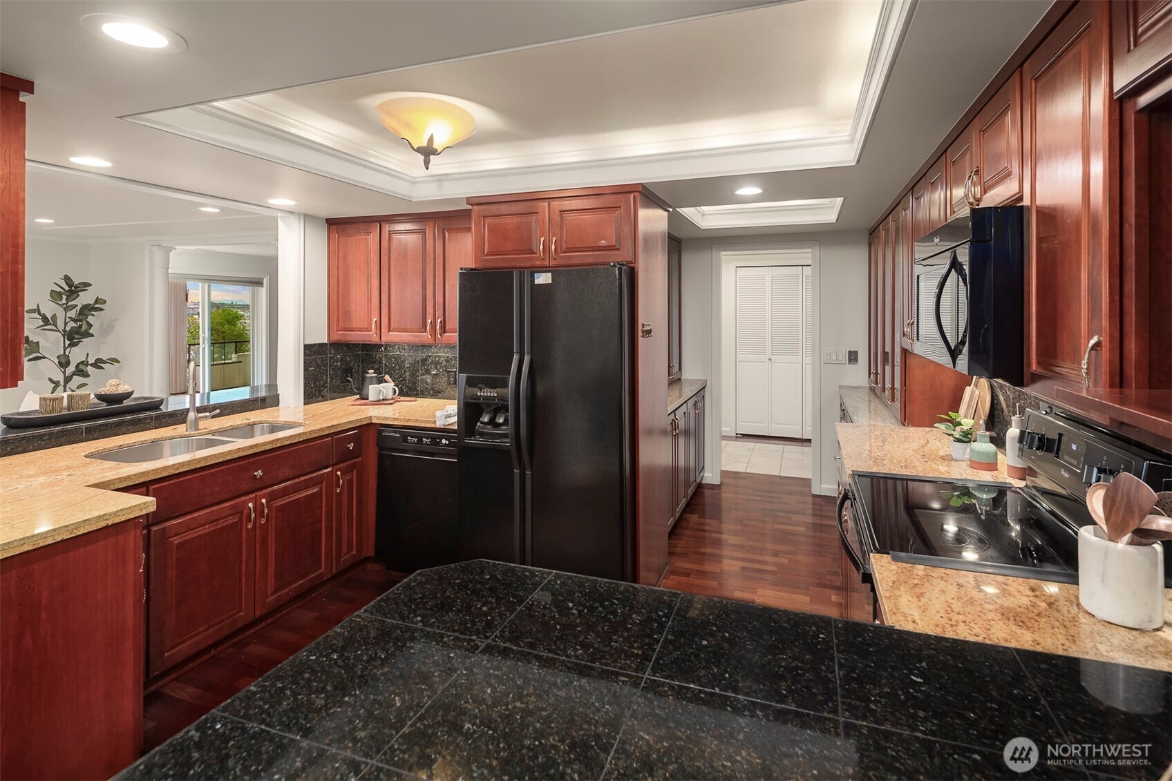 2565 Dexter Avenue N Unit: 303