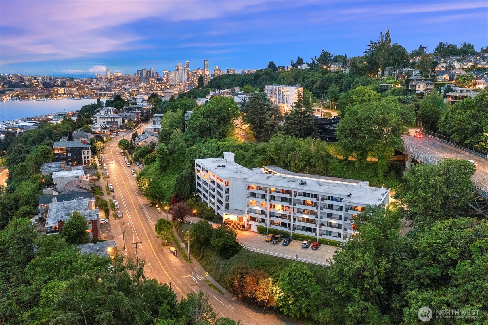 2565 Dexter Avenue N Unit: 303