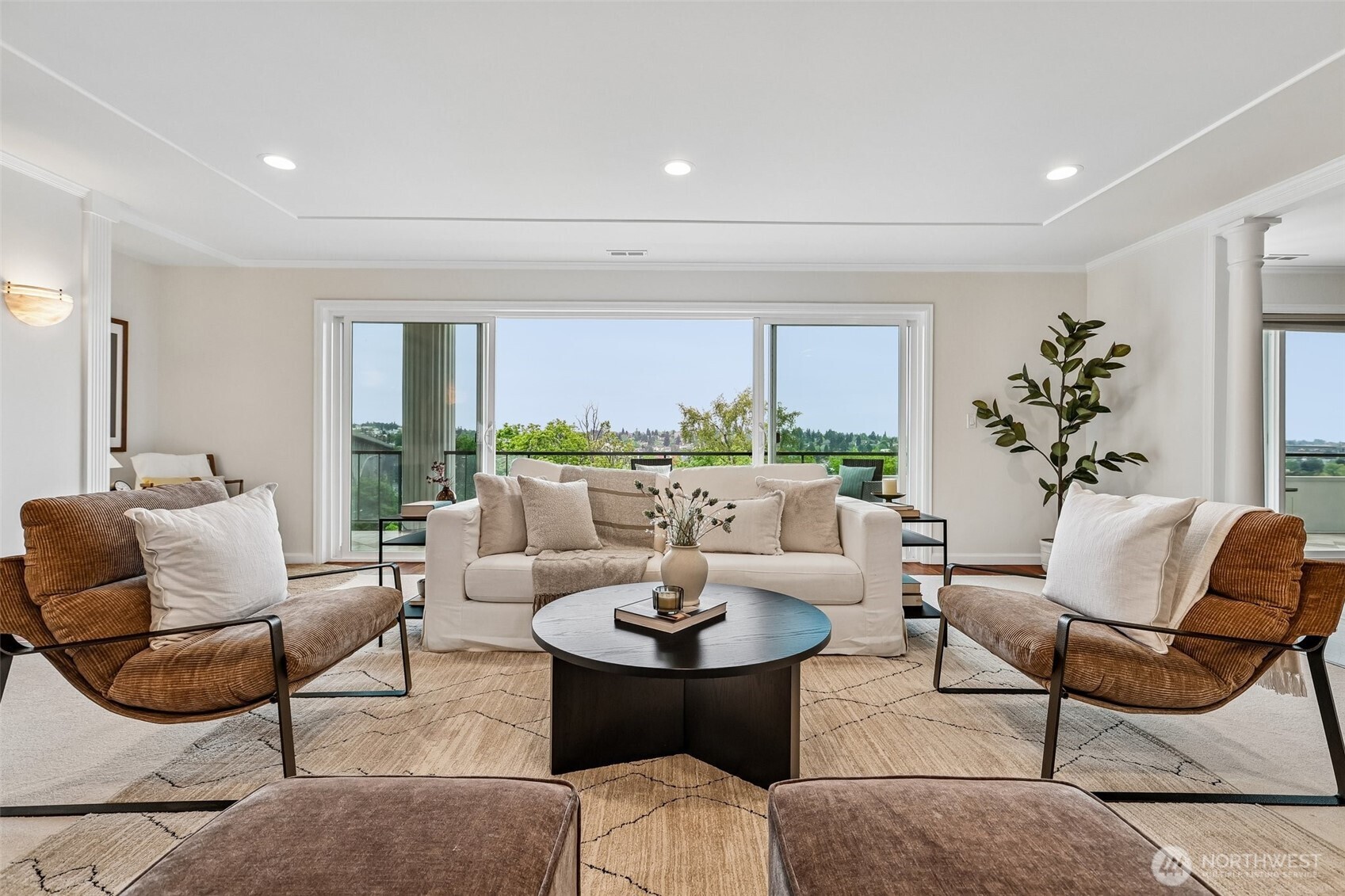 2565 Dexter Avenue N Unit: 303