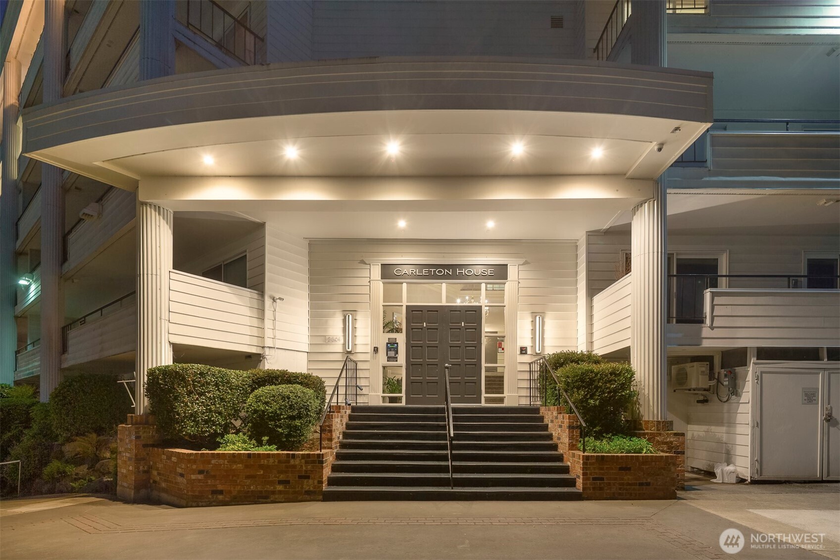 2565 Dexter Avenue N Unit: 303