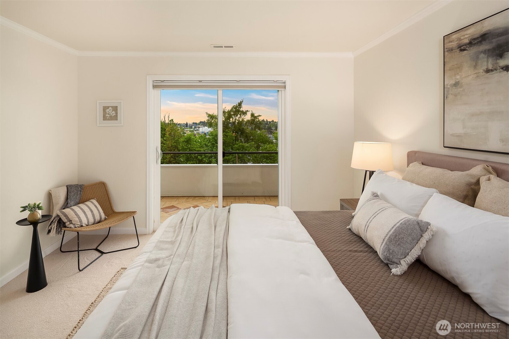 2565 Dexter Avenue N Unit: 303