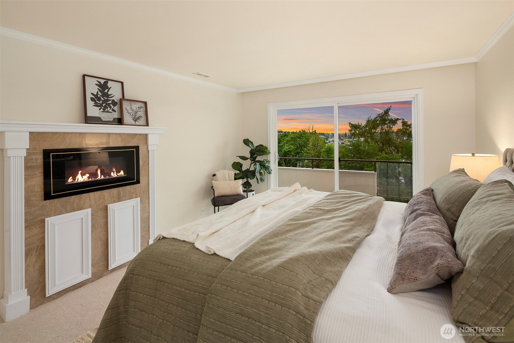 2565 Dexter Avenue N Unit: 303