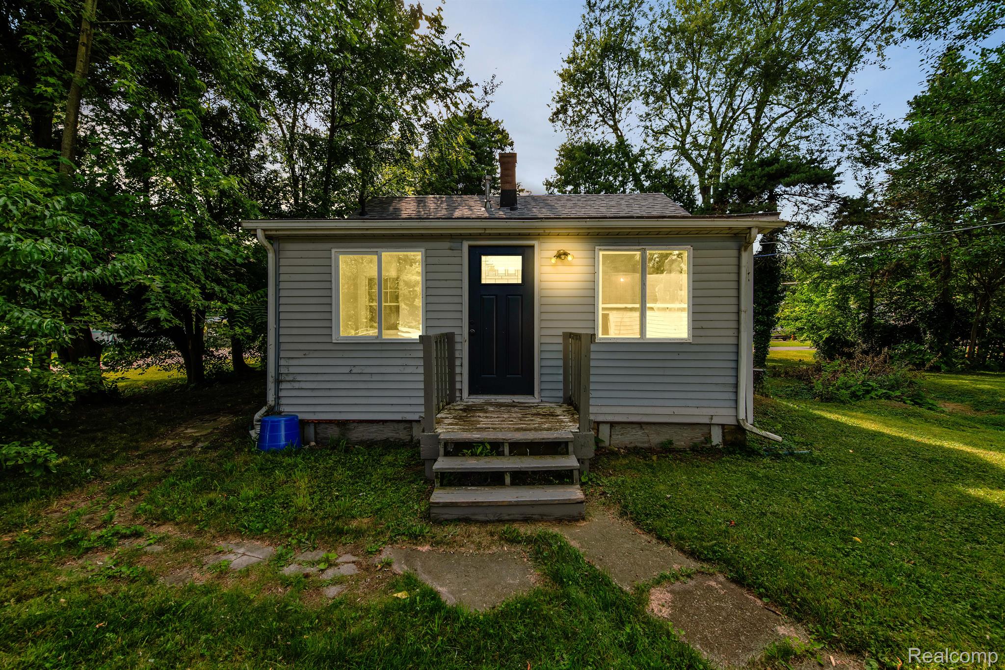 2052 PLEASANTVIEW Street