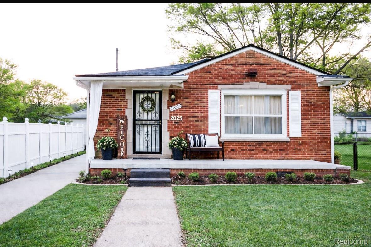 20225 Moenart Street photo